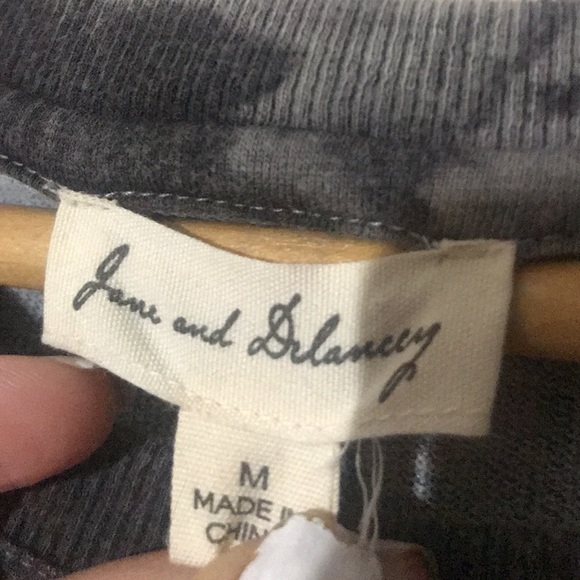 Jane and Delancey Tie Dye Crewneck Sweater Grey Size Medium - Picture 5 of 6